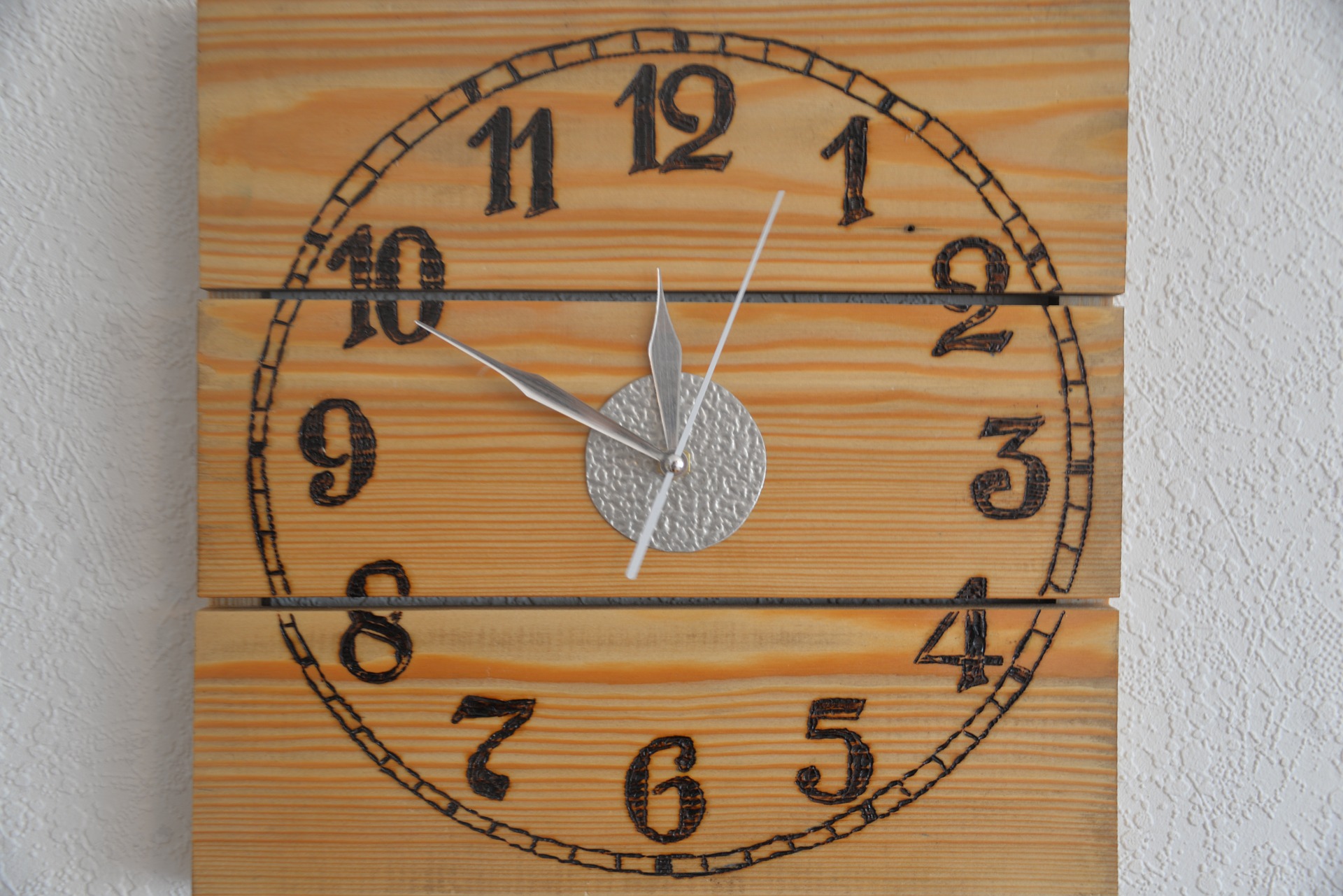 diy-pallet-wood-clock